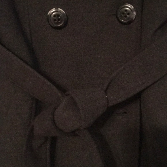 Woman’s short winter coat - Picture 4 of 12